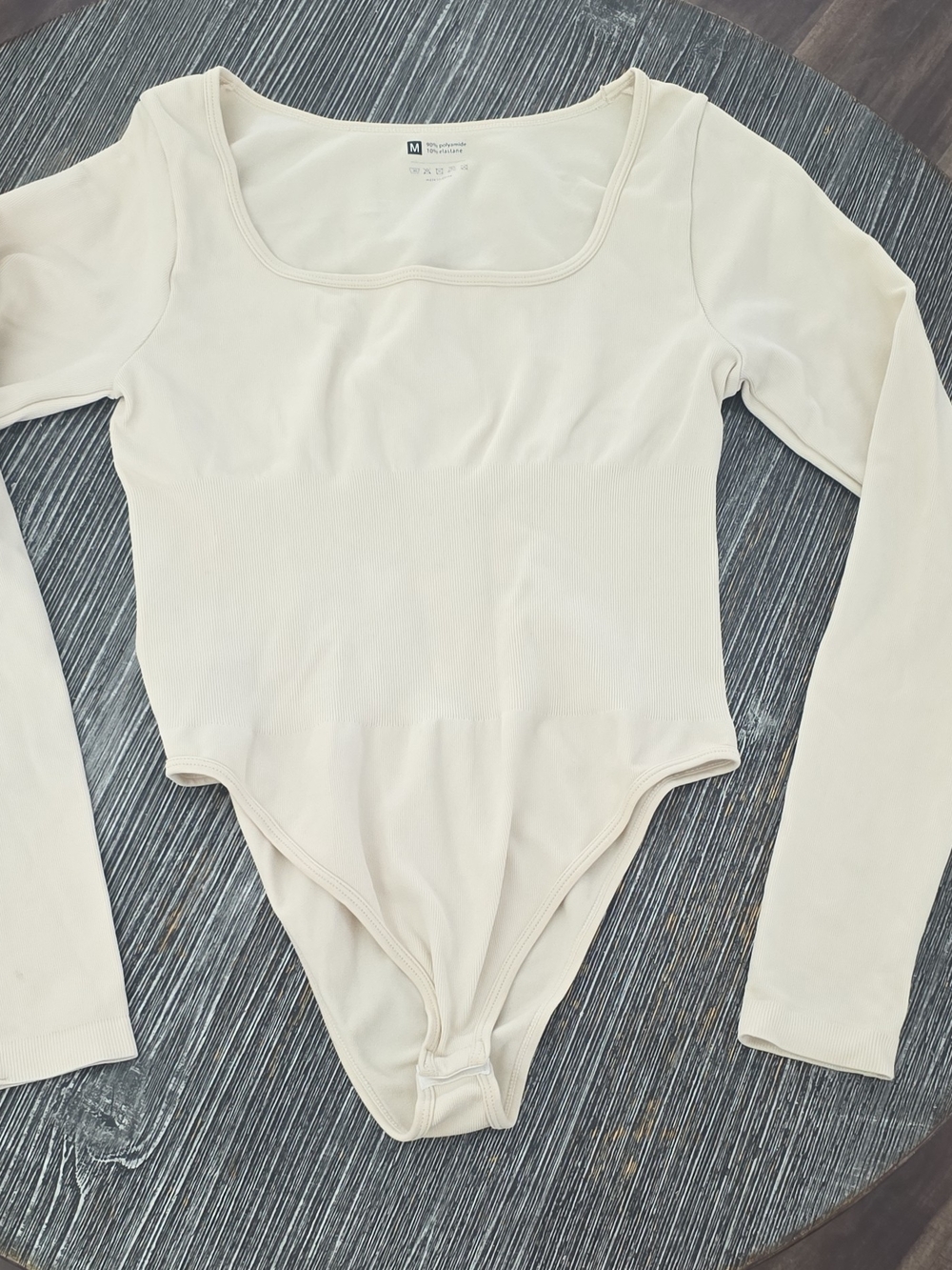 Medium Scoop-Neck Long-Sleeve Bodysuit in Cream